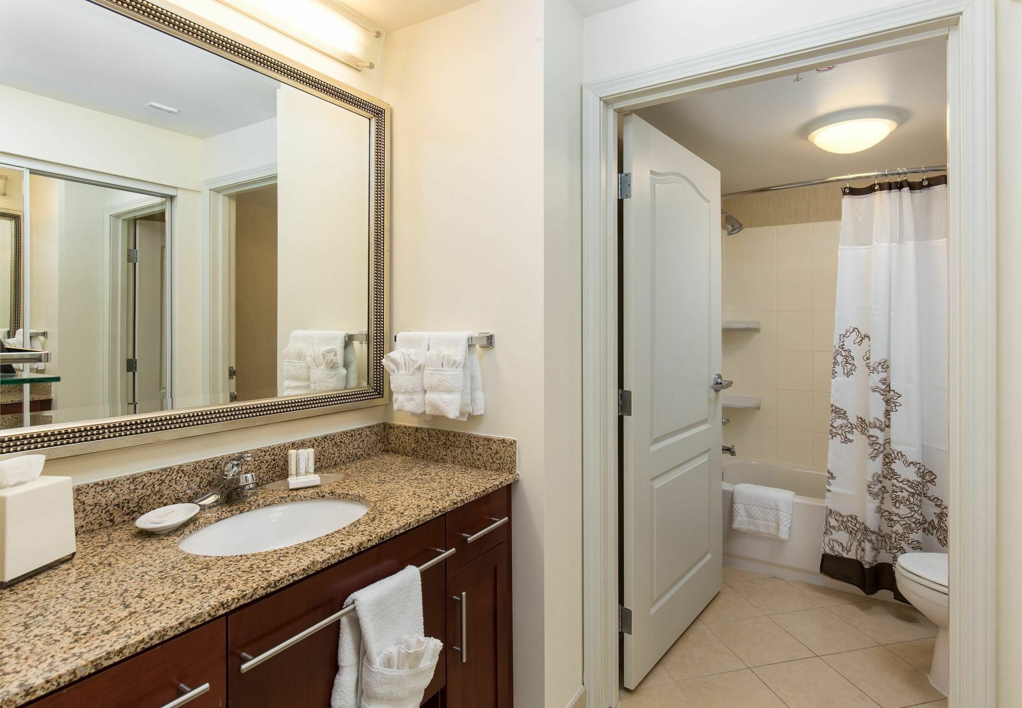 Residence Inn By Marriott Springfield Old Keene Mill Exteriör bild